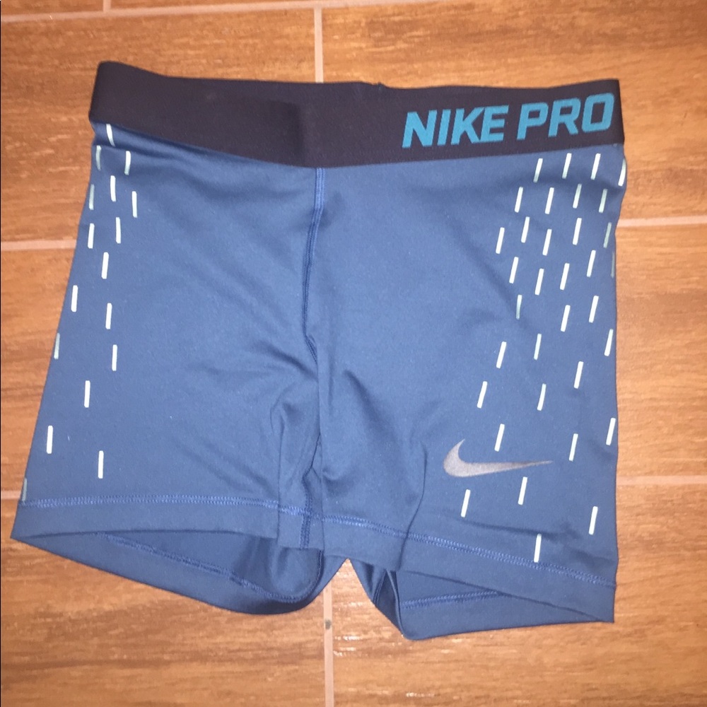 NEW Nike Pros - Picture 2 of 4